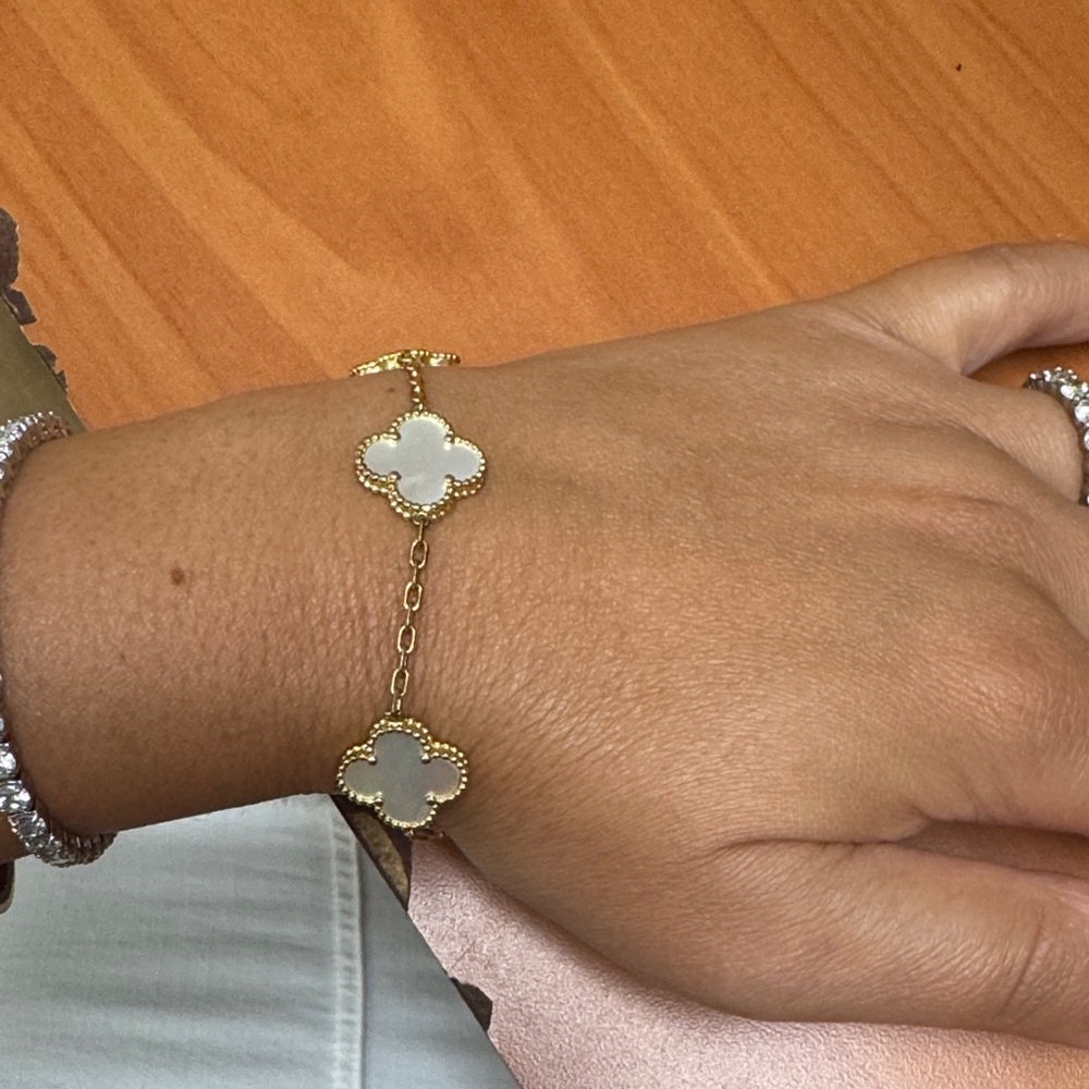 Elegant Gold and White Clover Bracelet